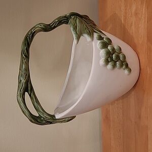 HULL POTTERY USA Vintage Tokay Tuscany Grape Basket Vase